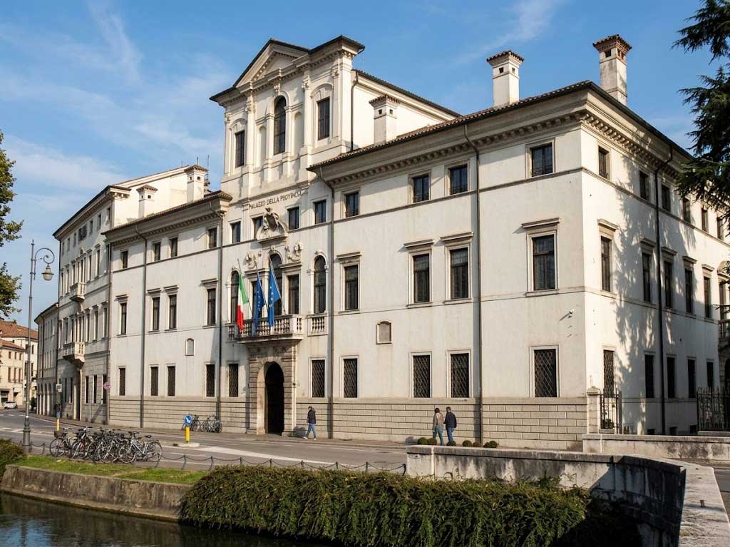 Palazzo Antonini-Belgrado, già sede della Provincia di Udine.