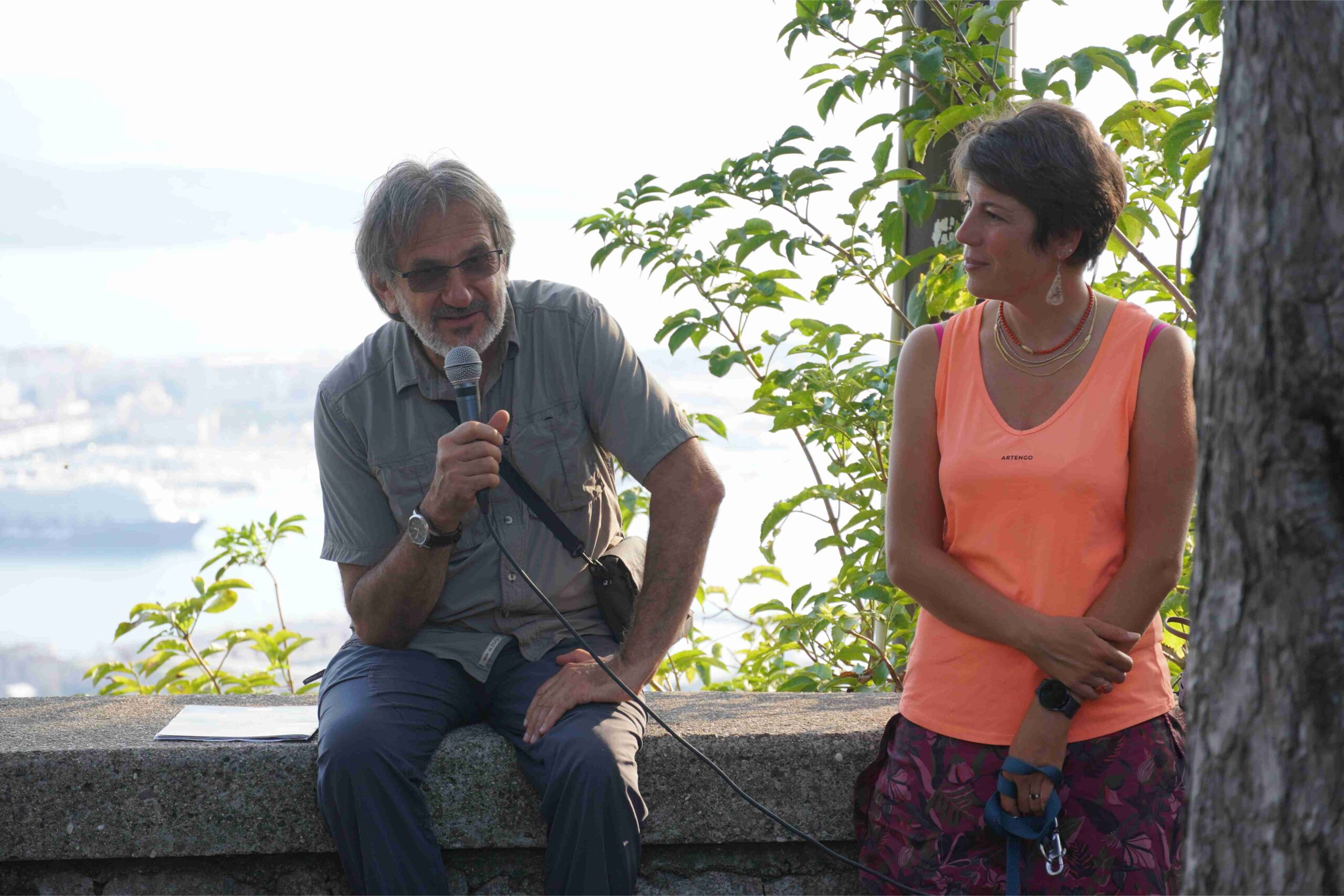 Abitanti e ospiti: in cammino con Riccardo Carnovalini per riflettere su turismo, ospitalità e comunità