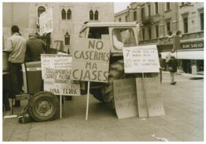 No caserme ma case fotografia di Paolo Iacop