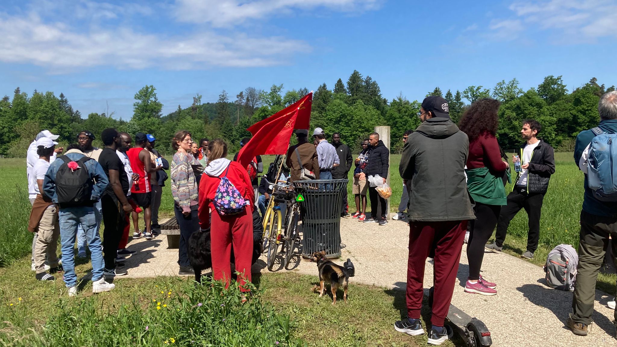 Lubiana Partecipanti presso uno dei cippi commemorativi